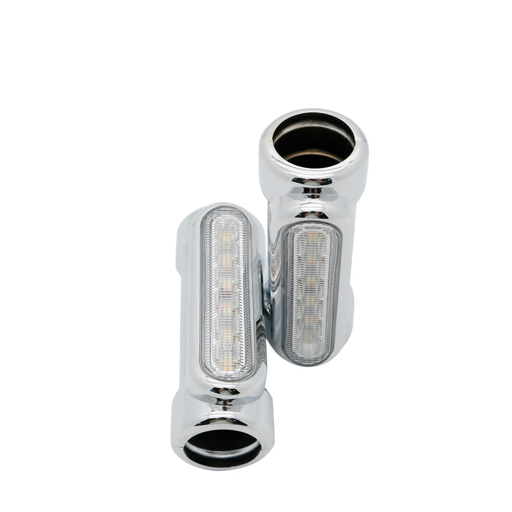Feu LED chromé fixé sur un pare-carters de Harley-Davidson - vue 2
