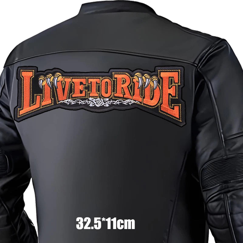 Écusson brodé motif tête de mort motard sur fond noir - vue de face - vue 47