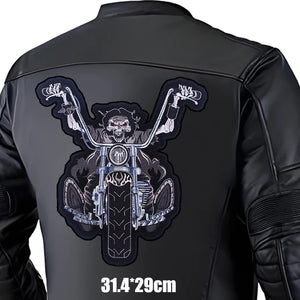 Écusson brodé motif tête de mort motard sur fond noir - vue de face - vue 3