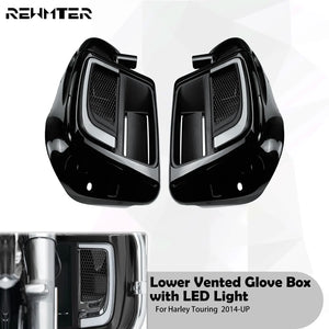 Carénage bas noir avec boîte à gants et grille LED sur une Harley-Davidson Touring - vue 1