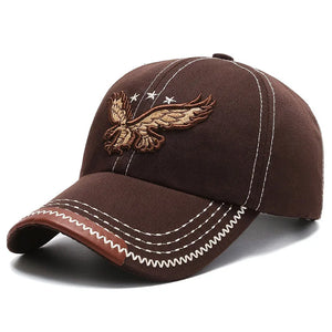 Casquette beige brodée d'un aigle, vue de face - vue 8
