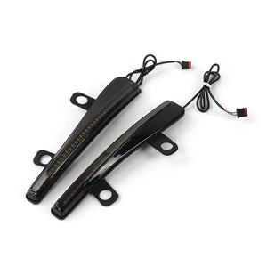 Baguette LED noire fixée le long du pare-brise d'une Harley-Davidson Road Glide - vue 6