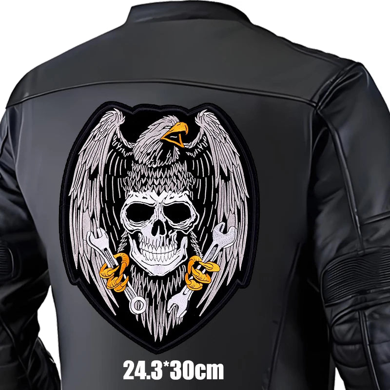 Écusson brodé motif tête de mort motard sur fond noir - vue de face - vue 9