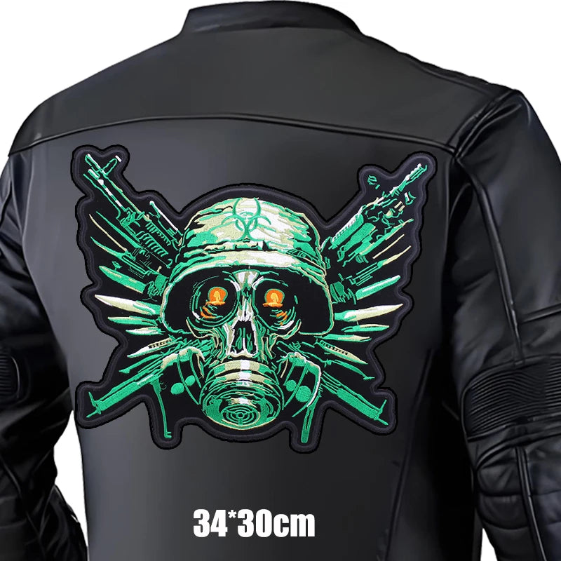 Écusson brodé motif tête de mort motard sur fond noir - vue de face - vue 11