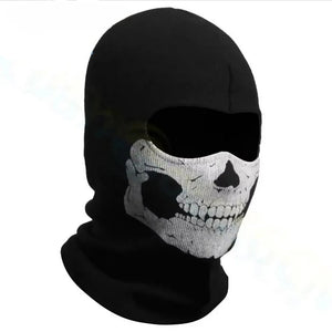 Cagoule intégrale tête de mort portée en sous-casque de moto - vue 2