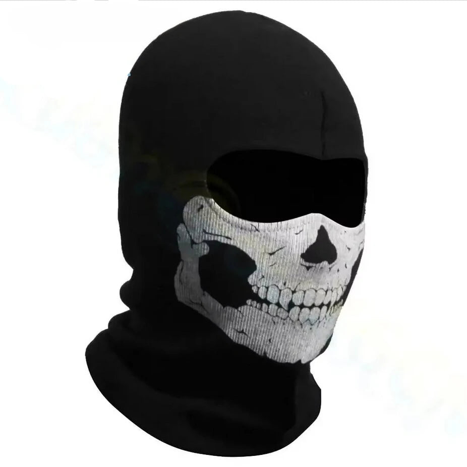 Cagoule intégrale tête de mort portée en sous-casque de moto - vue 2