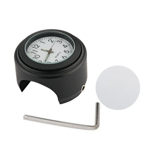 Horloge et thermomètre noirs fixés sur le guidon d'une moto - vue 7