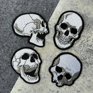 Écusson tactique brodé tête de mort punk avec fixation velcro - vue 1