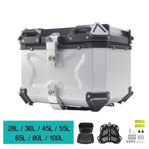 Top case moto en aluminium noir avec serrure, fixé sur un porte-bagages arrière - vue 1
