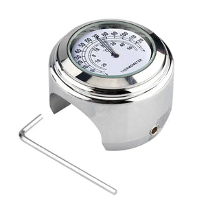 Horloge et thermomètre noirs fixés sur le guidon d'une moto - vue 10