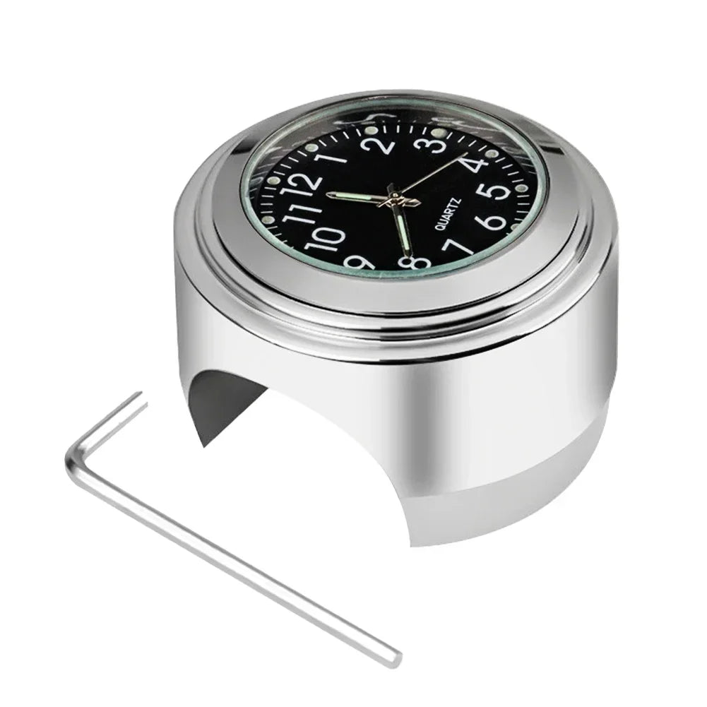 Horloge et thermomètre noirs fixés sur le guidon d'une moto - vue 12