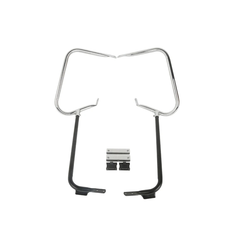 Barre de protection chromée soutenant les sacoches d'une Harley-Davidson Touring - vue 3