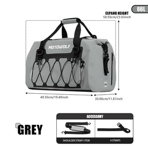 Sac de queue étanche moto noir au format roulé, fixé à l'arrière de la selle - vue 11