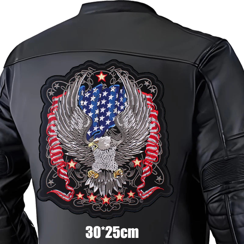Écusson brodé motif tête de mort motard sur fond noir - vue de face - vue 45