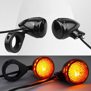 Clignotant LED ambre fixé par collier sur un tube de fourche de moto - vue 4