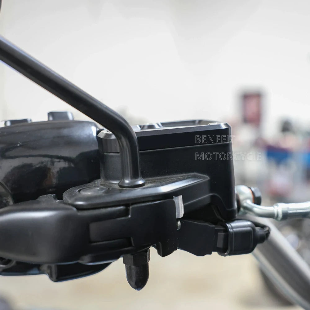 Cache de réservoir de frein avant - Harley-Davidson Road Glide 2024 et plus – photo 4/10