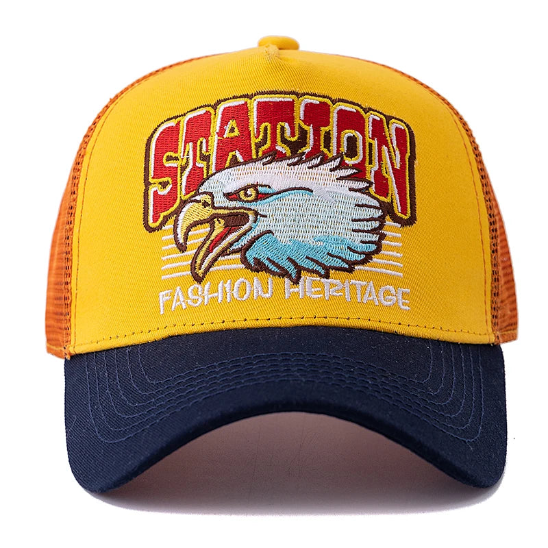 Casquette trucker mesh grise avec motif tête d'aigle - vue de face - vue 2
