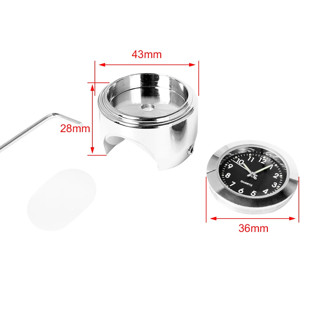 Horloge à quartz argentée fixée sur le guidon d'une moto - vue 5