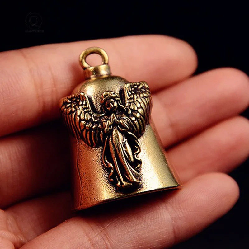 Porte-clés grelot doré à motif croix et ailes d'ange - vue 4