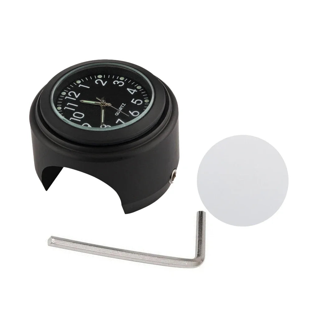 Horloge et thermomètre noirs fixés sur le guidon d'une moto - vue 8
