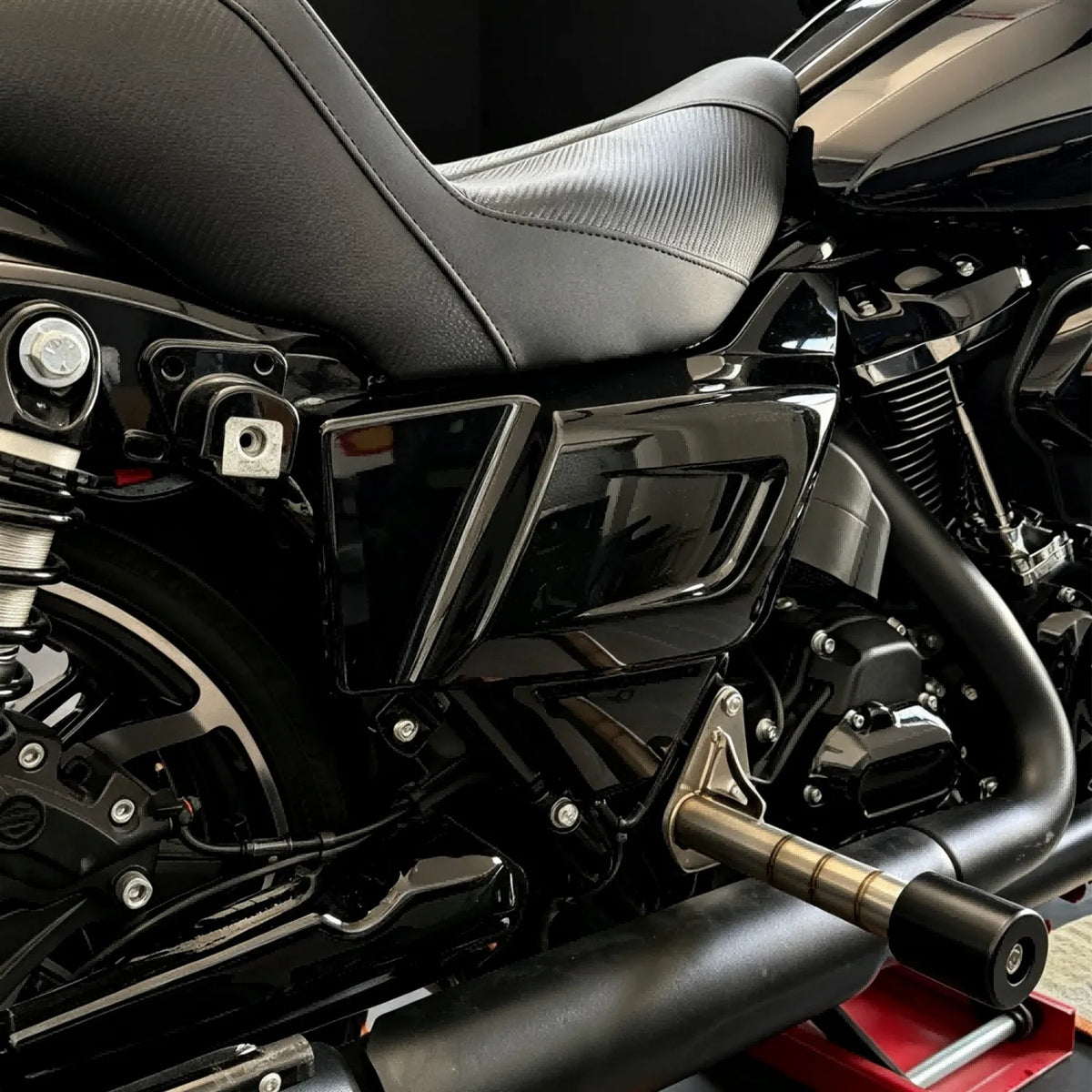 Caches latéraux de batterie pour Harley CVO Road Glide - vue 3