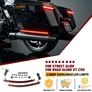 Feu LED rouge collé sur la sacoche latérale d'une Harley-Davidson Touring - vue 1
