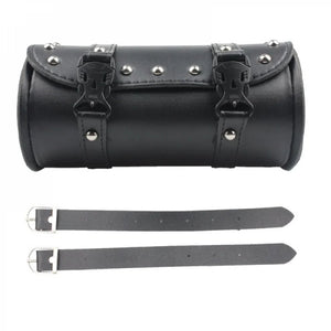 Petite sacoche moto en cuir noir de forme cylindrique fixée près du guidon - vue 3