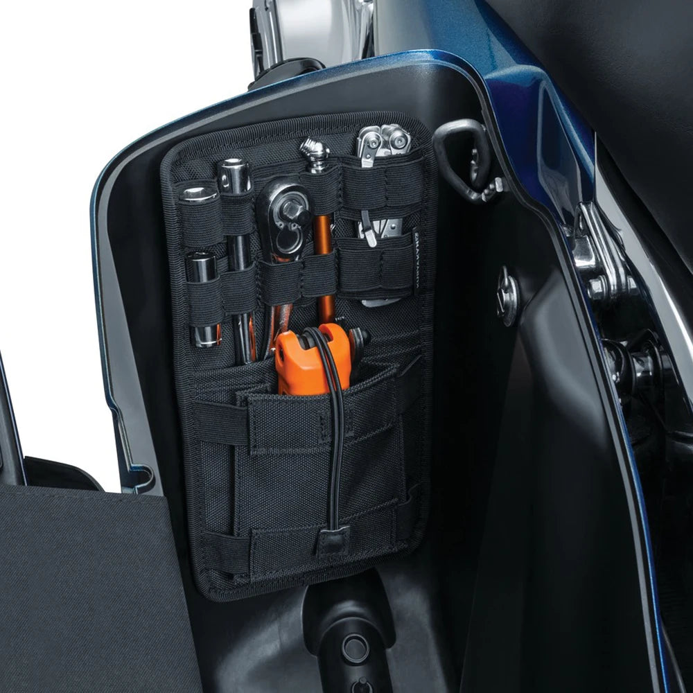 Kit de doublures textiles noires installées dans une sacoche rigide de moto - vue 1