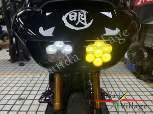 Phare LED avant noir avec feu antibrouillard jaune sur une Harley-Davidson Road Glide - vue 6
