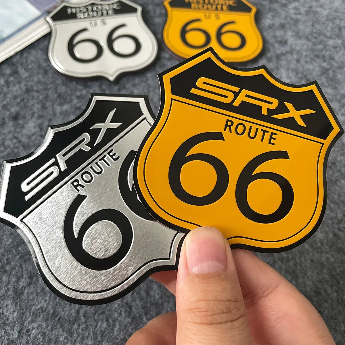 Emblème autocollant aluminium Route 66 sur carrosserie de moto - vue 5