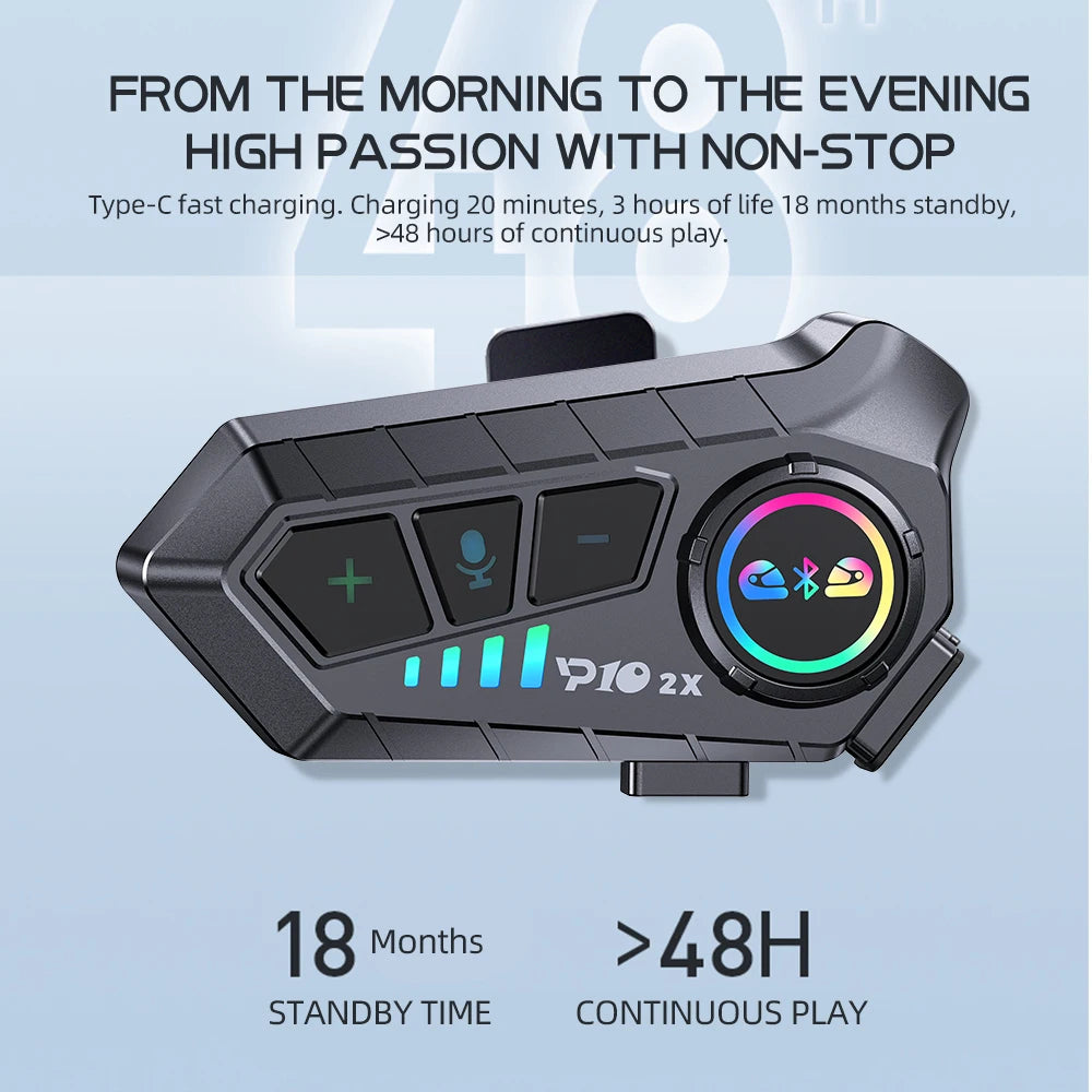 Kit intercom Bluetooth noir fixé sur un casque de moto - vue rapprochée - vue 3