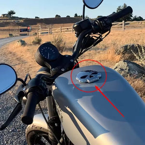 Bouchon de réservoir en aluminium motif tête de mort sur une moto Harley-Davidson - vue 5
