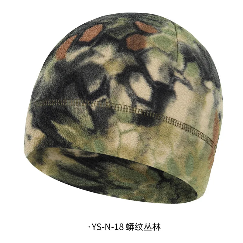 Cagoule polaire camouflage pour l'hiver, portée sous un casque moto - vue 7