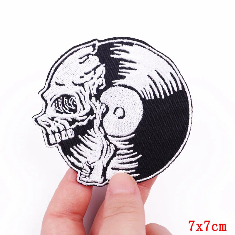 Écusson brodé crâne punk thermocollant style rock biker - vue 36