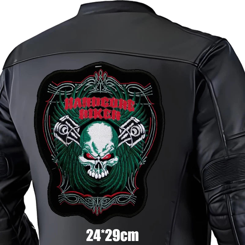 Écusson brodé motif tête de mort motard sur fond noir - vue de face - vue 40
