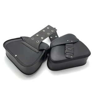 Sacoche latérale noire en simili-cuir avec serrure à code, fixée sur une moto - vue 2