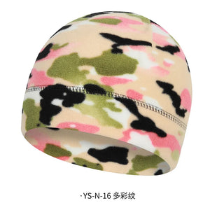 Cagoule polaire camouflage pour l'hiver, portée sous un casque moto - vue 11