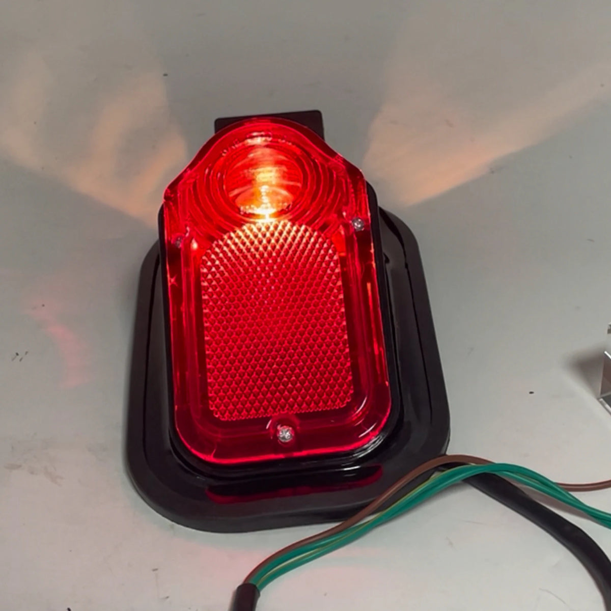 Feu arrière tombstone pour Harley custom - vue 2