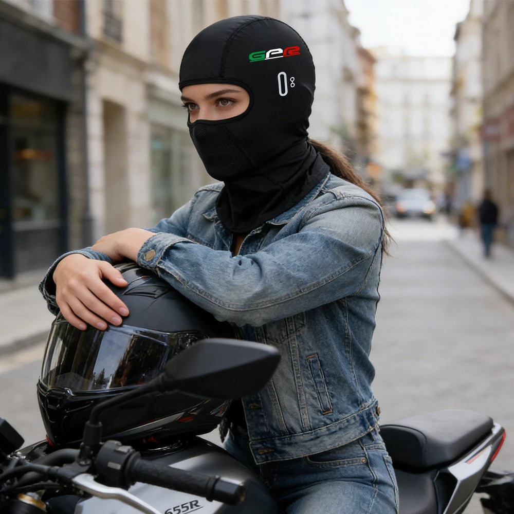 Cagoule moto noire portée sous le casque - vue 5