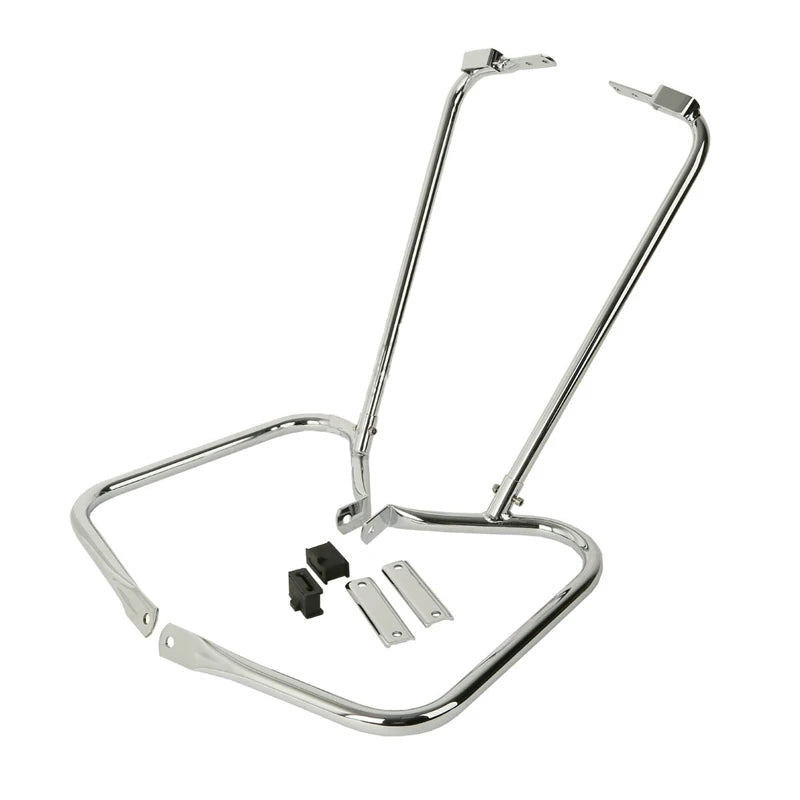 Barre de protection chromée soutenant les sacoches d'une Harley-Davidson Touring - vue 9