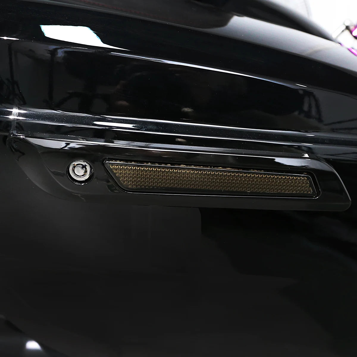 Cache de fermoir de sacoche noir brillant pour Harley Touring - vue 5