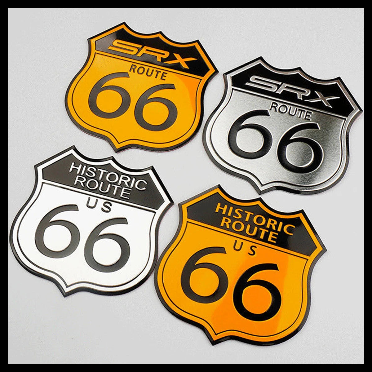 Emblème autocollant aluminium Route 66 sur carrosserie de moto - vue 1