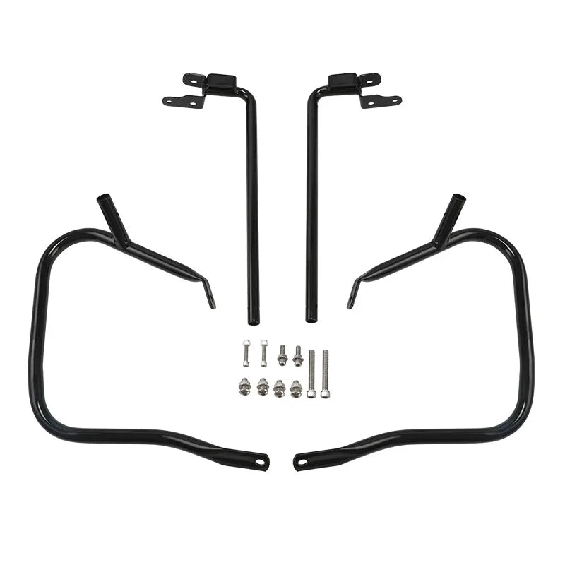 Barre de protection noire à l'avant des sacoches d'une Harley-Davidson CVO Road Glide - vue 3