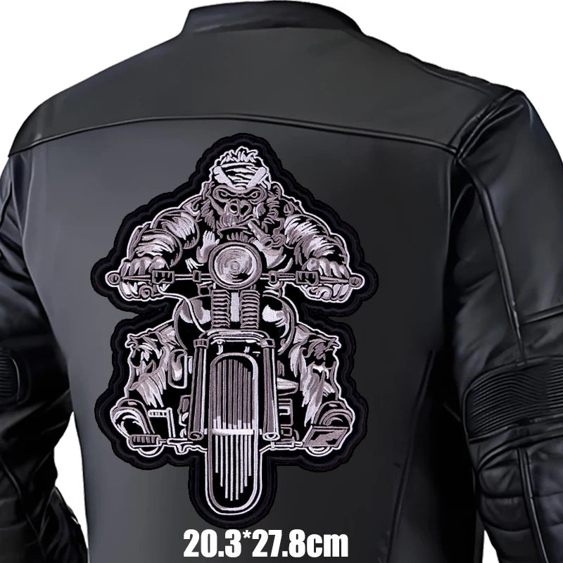 Écusson brodé motif tête de mort motard sur fond noir - vue de face - vue 37
