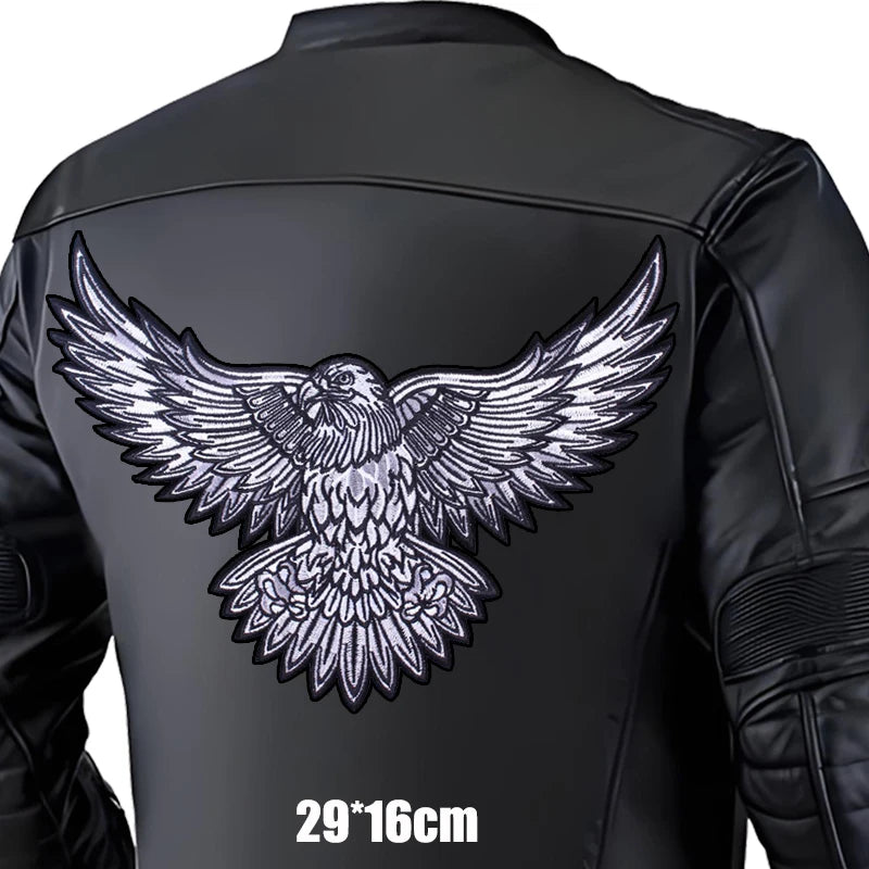 Écusson brodé motif tête de mort motard sur fond noir - vue de face - vue 20