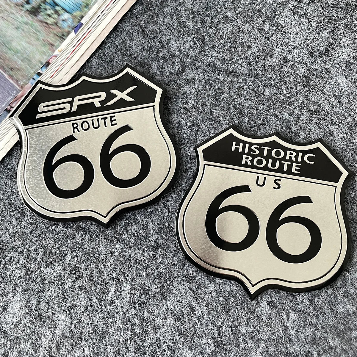 Emblème autocollant aluminium Route 66 sur carrosserie de moto - vue 11