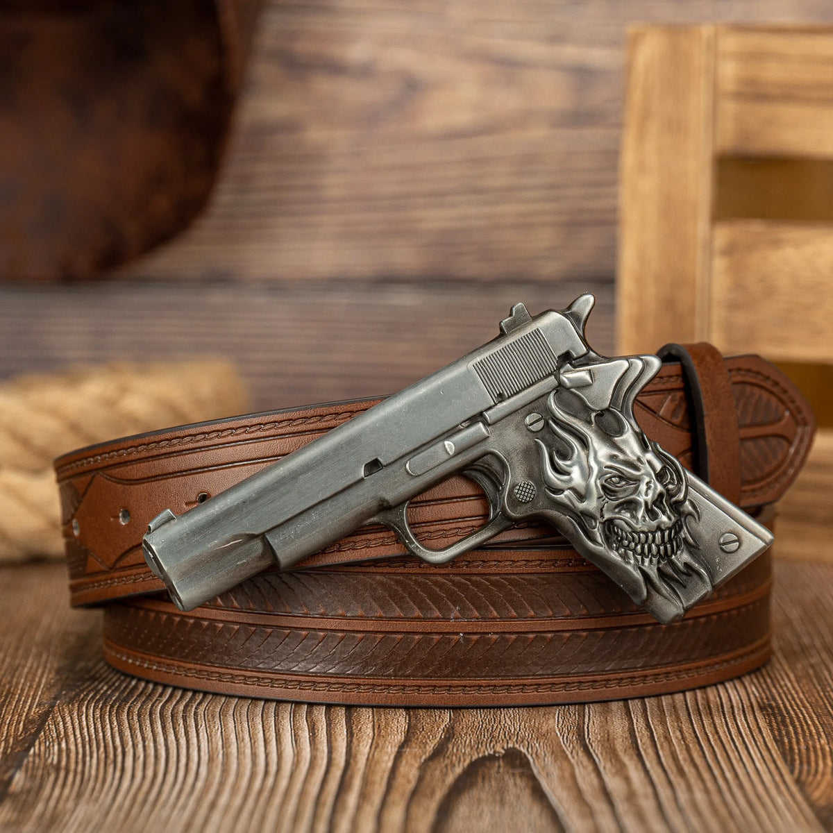 Ceinture homme en similicuir avec grande boucle tête de mort et revolver - vue 5