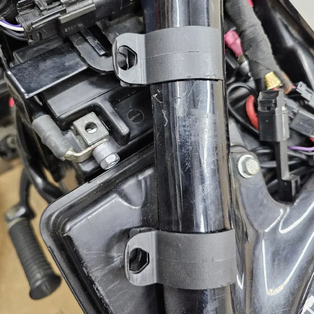 Clips de cache de batterie pour Harley Sportster - vue 5