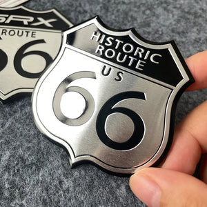 Emblème autocollant aluminium Route 66 sur carrosserie de moto - vue 3