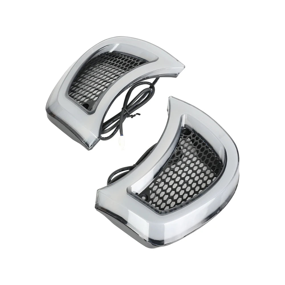 Accent lumineux LED noir intégré à la grille de phare d'une Harley-Davidson Road Glide - vue 3